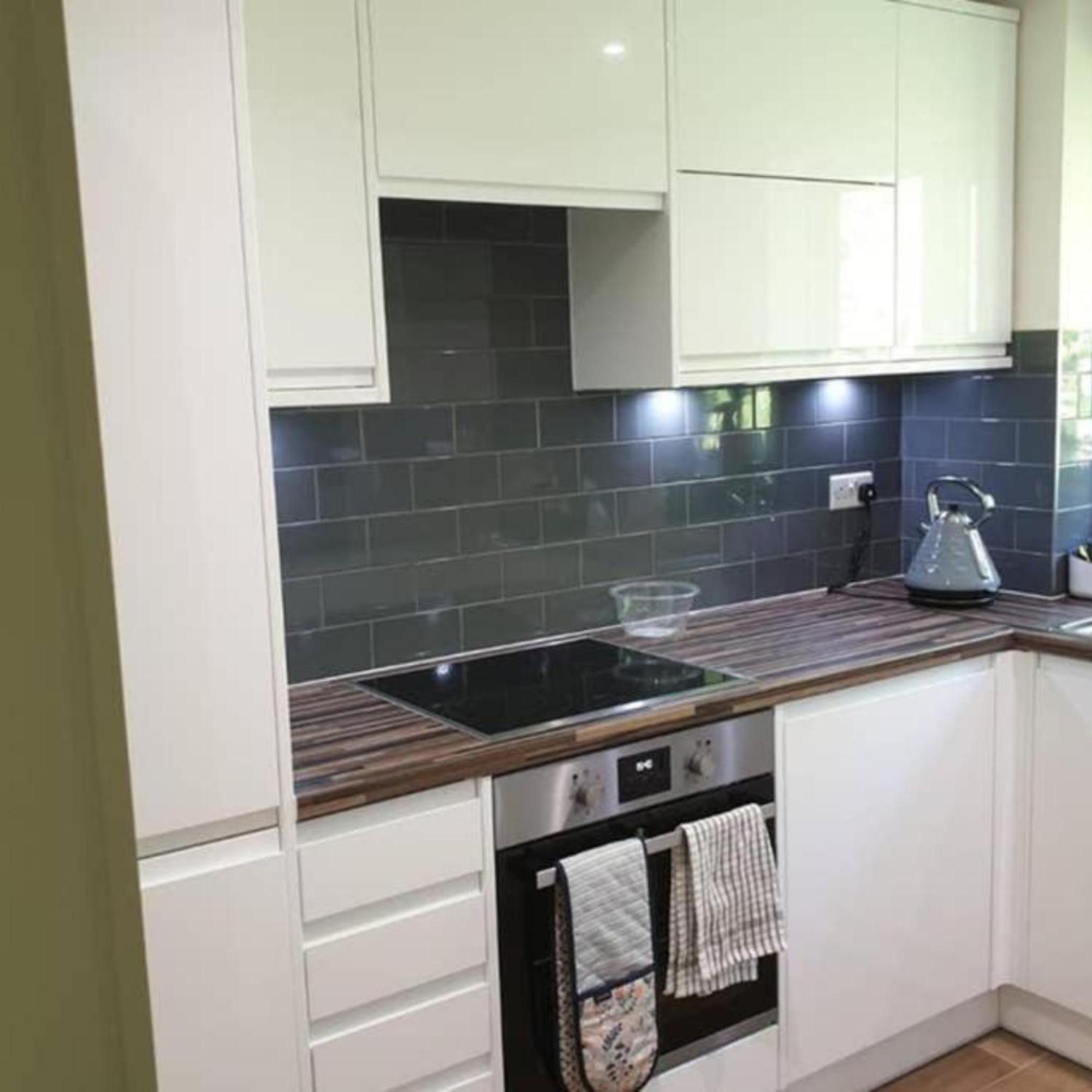 Appartamento 2-Bed Sleeps 4 Comfy For Contractors With Free Parking In Crawley Near Gatwick Manor Royal Refurbished Esterno foto