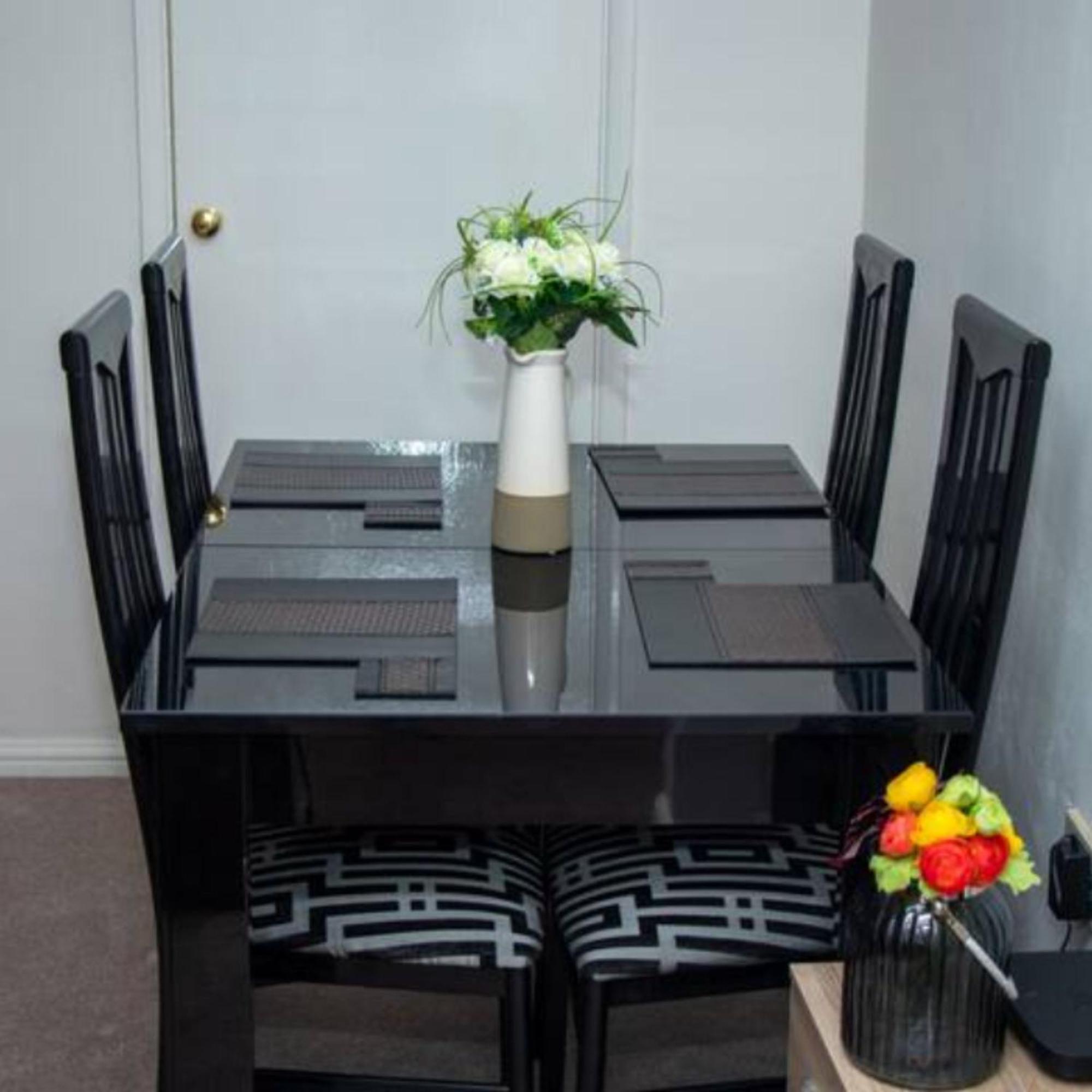 Appartamento 2-Bed Sleeps 4 Comfy For Contractors With Free Parking In Crawley Near Gatwick Manor Royal Refurbished Esterno foto
